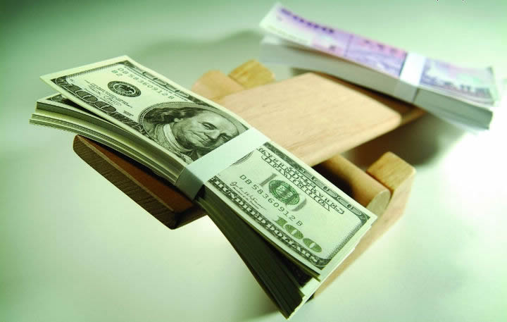 英镑兑美元震荡待突破，美联储与英国央行政策引关注