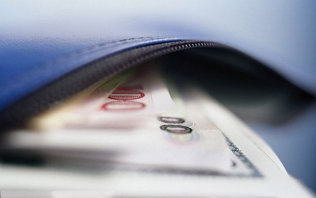 EIA原油库存降幅不及预期，美油短线回落接近1美元